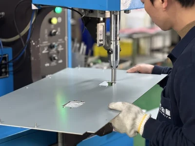 鉚釘 (Riveting)